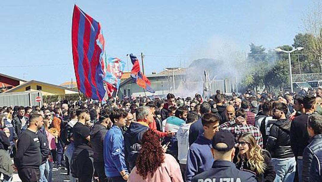 Una manifestazione dei tifosi del Catania.  